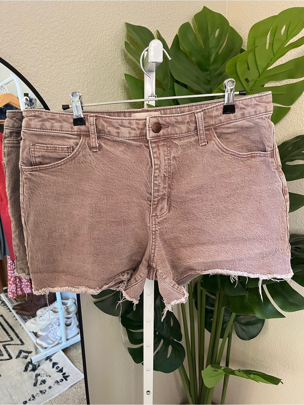 💕 Dusty Mauve Raw Hem Denim Shorts 12/31 | Universal Thread